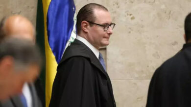 Photo of Cristiano Zanin enfrenta pressão na esquerda e abre espaço para campanha por uma mulher negra no STF