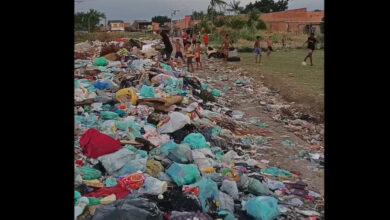 Photo of Dia das Crianças: Repórter da Record mostra crianças brincando em montanha de lixo na periferia de Belém