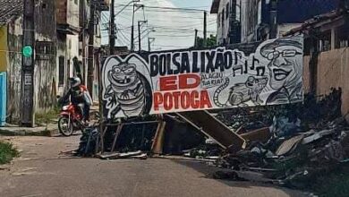 Photo of Em rua do bairro Mangueirão moradores colocam “Bolsa lixão  Ed potoca”