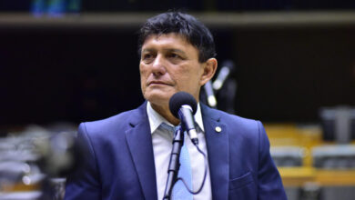 Photo of Eder Mauro causa tumulto na Câmara ao atacar Marielle e confrontar deputados