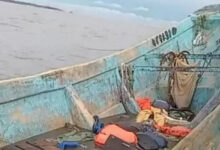 Photo of Barco com corpos encontrado à deriva no Pará chega à terra firme para início da perícia