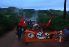 Photo of Manifestantes do MST ocupam fazenda durante protesto em Parauapebas, no Pará