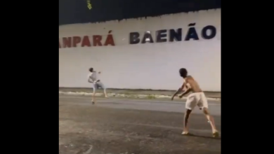 Photo of Torcedores do Clube do Remo protestam arremessando ovos no estádio Baenão