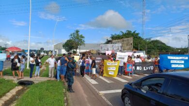 Photo of Manifestantes interditam as duas vias do quilômetro 35 da BR-316 em Santa Izabel do Pará