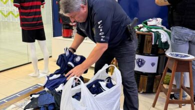 Photo of Operação da Polícia Civil apreende produtos falsificados do Remo e Paysandu em loja de Belém