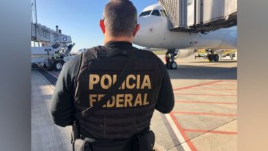 Photo of Homem agride mulher dentro de avião que vinha de Miami; tripulação faz pouso forçado em Belém