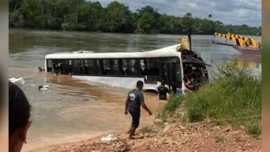 Photo of Ônibus cai de balsa em rio no Moju, no Pará; menina está desaparecida