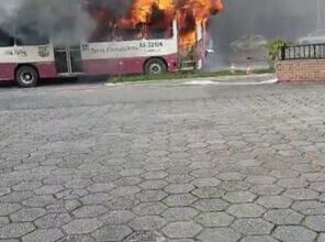 Photo of Ônibus da linha UFPA–Cidade Nova 6 pega fogo na Augusto Montenegro, em Belém
