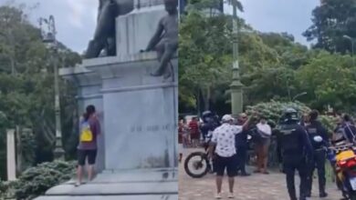 Photo of Homens são flagrados pichando monumento histórico na Praça da República, em Belém