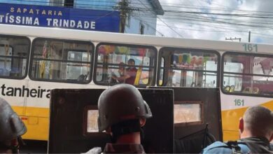 Photo of Homem armado faz reféns em ônibus no Tapanã e se entrega após duas horas de negociação