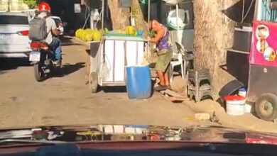 Photo of Ambulante instala barraca de coco no meio de faixa em avenida movimentada de Belém