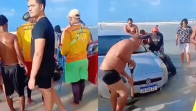 Photo of Mas já? Carro fica atolado na Praia do Atalaia, em Salinópolis, durante a maré alta