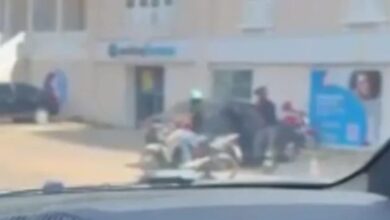 Photo of Criminosos assaltam mulher em farmácia na Doca; ação é filmada por motorista que passava pelo local
