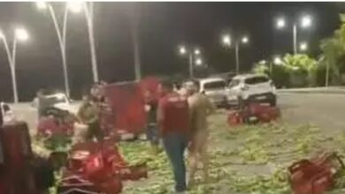 Photo of Caminhão com carga de bananas tomba na avenida João Paulo II, em Belém