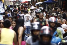 Photo of Consumidores lotam comércio de Belém no último sábado antes do Natal