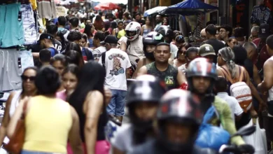 Photo of Consumidores lotam comércio de Belém no último sábado antes do Natal