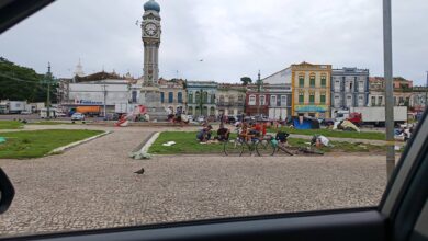 Photo of Usuários de droga continuam “acampados” na Praça do Relógio