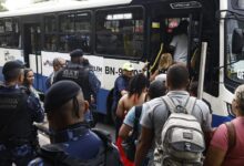 Photo of Protesto por falta de ônibus para Mosqueiro bloqueia trecho da Almirante Barroso, em Belém