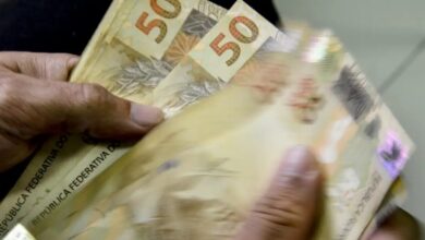 Photo of Novo salário mínimo de R$ 1.621 começa a ser pago nesta segunda-feira (2); veja valores e impactos
