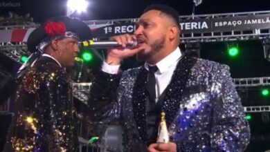 Photo of Intérprete da Imperatriz Leopoldinense leva imagem de Nossa Senhora de Nazaré à Sapucaí