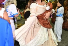 Photo of Dira Paes vive mãe de Lula em desfile: “História de muitos Brasis”