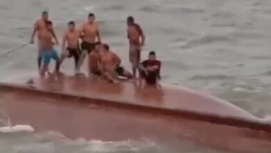 Photo of Barco pesqueiro naufraga no litoral do Pará e 10 pescadores são resgatados no mar