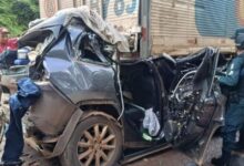 Photo of Mulher morre após carro ser prensado entre duas carretas em Itaituba, no Pará