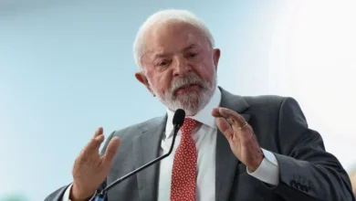 Photo of Lula revoga visto de assessor de Trump que visitaria Bolsonaro