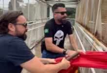 Photo of Deputado e vereador retiram bandeiras do PCB em passarela de Ananindeua e geram repercussão