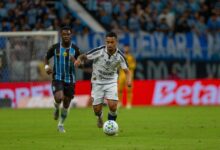 Photo of Falta de pontaria e expulsão impedem vitória do Remo contra o Grêmio