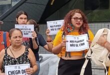 Photo of Manifestantes cobram resposta em frente ao Cesupa sobre caso de estudantes que usaram arma de choque contra pessoas em situação de rua