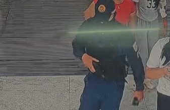 Photo of Vídeo mostra suspeito com farda falsa de policial após assalto em shopping de Belém