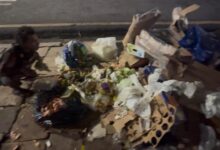 Photo of Moradores denunciam descarte irregular de lixo por supermercado Yamada em calçada na avenida Nazaré