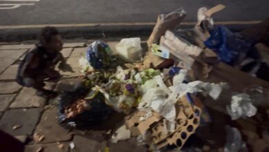 Photo of Moradores denunciam descarte irregular de lixo por supermercado Yamada em calçada na avenida Nazaré