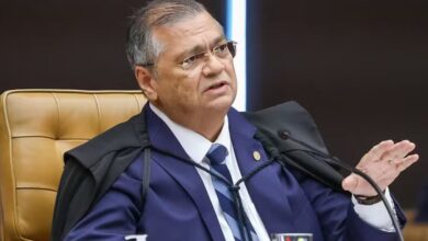 Photo of Flávio Dino mantém prisão de Deolane Bezerra em investigação sobre lavagem de dinheiro