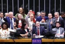 Photo of Câmara aprova PEC do fim da escala 6×1 em primeiro turno