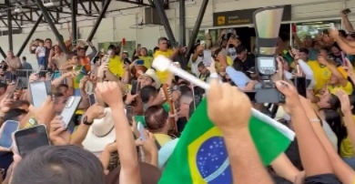 Photo of Flávio Bolsonaro desembarca em Altamira e cumpre agenda política no Pará
