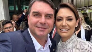 Photo of Michelle Bolsonaro pede união após atrito com Flávio Bolsonaro e mira oposição ao governo federal