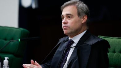 Photo of STF define André Mendonça como relator de pedido para investigar Flávio Bolsonaro no caso Dark Horse
