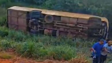 Photo of Micro-ônibus com passageiros capota e cai em ribanceira na PA-160; não há registro de mortes
