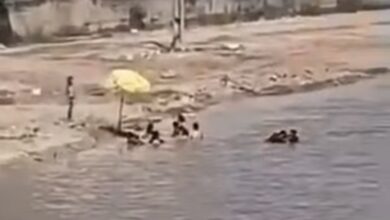 Photo of Moradores transformam alagamento em ‘praia improvisada’ e vídeo viraliza na Terra Firme