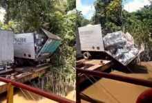 Photo of Carreta tem estrutura rasgada e carga fica exposta durante travessia em balsa na Amazônia