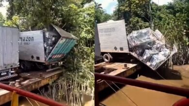 Photo of Carreta tem estrutura rasgada e carga fica exposta durante travessia em balsa na Amazônia