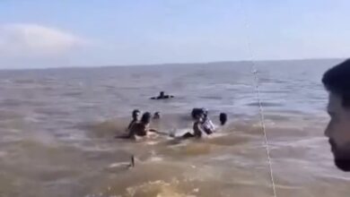 Photo of Atletas são resgatados após embarcação naufragar no Rio Amazonas