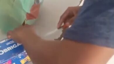 Photo of Entregadores são flagrados abrindo e consumindo pedidos de clientes em shopping de Belém