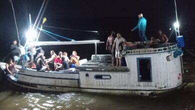 Photo of Barco com 15 pessoas naufraga na baía do Marajó; todos os ocupantes são resgatados