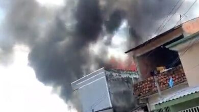 Photo of Incêndio atinge ao menos quatro casas e mobiliza moradores em Icoaraci, em Belém