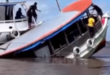 Photo of Barco que transportava açaí naufraga parcialmente no Rio Ituquara, em Breves