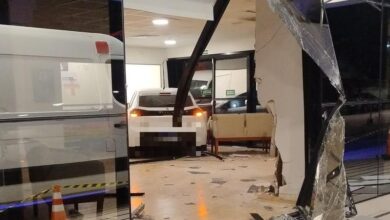 Photo of Carro invade recepção de hospital em Belém e deixa dois funcionários feridos