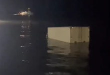 Photo of Caminhão fica parcialmente submerso após atolar na faixa de areia da Orla de Icoaraci, em Belém